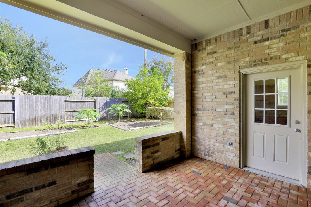 5327 Heath River Ln, Sugar Land, TX 77479