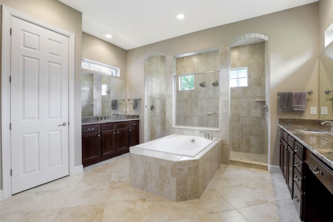 9424 Copper Rock Ct, Naples, FL 34120