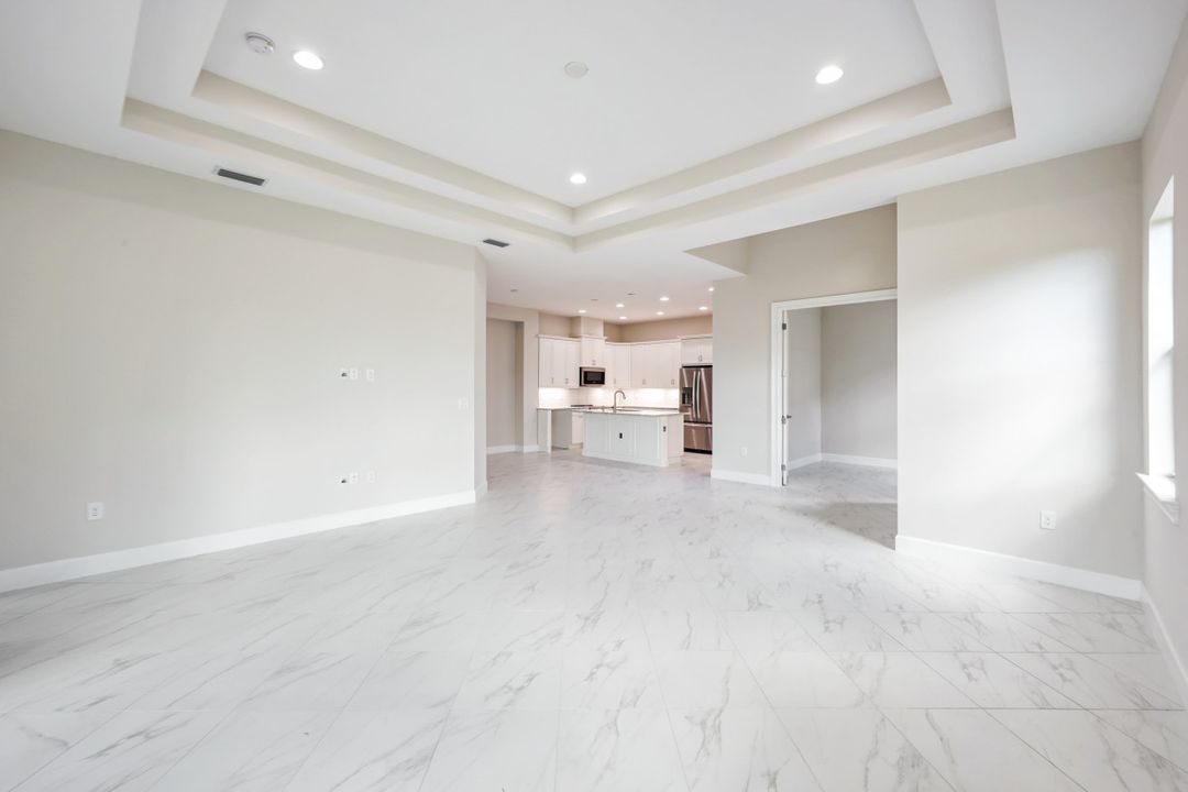 6435 Negril Isle Dr, Naples, FL 34113