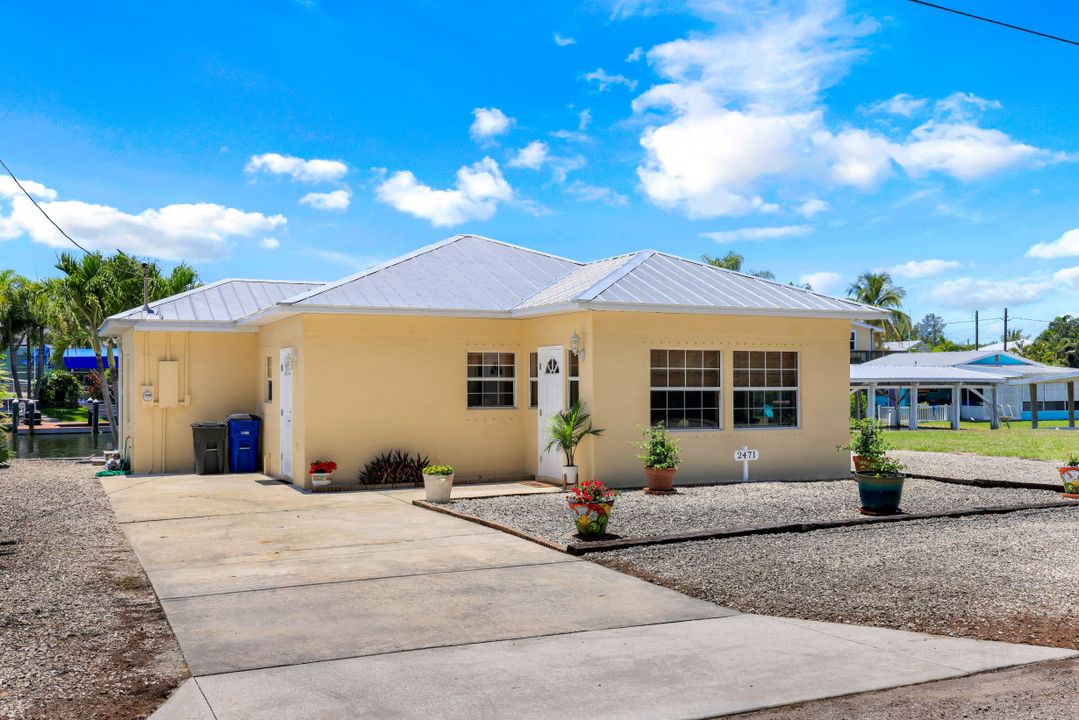 2471 Oleander St, Saint James City, FL 33956