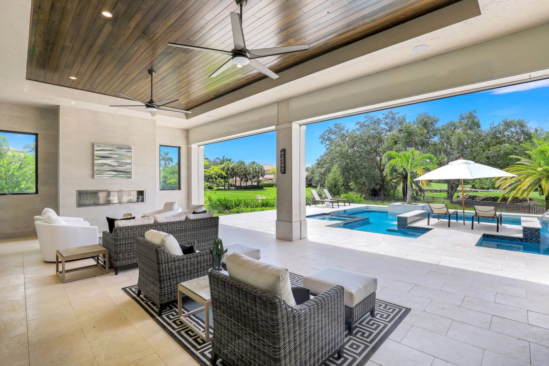 13610 Pondview Cir, Naples, FL 34119