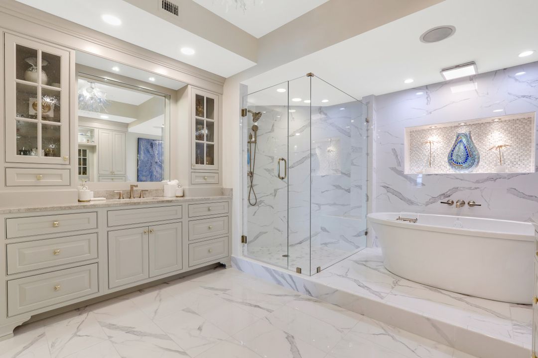 285 Grande Way #1204, Naples, FL 34110