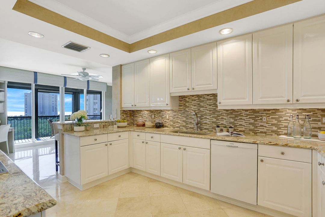 8960 Bay Colony Dr #703, Naples, FL 34108