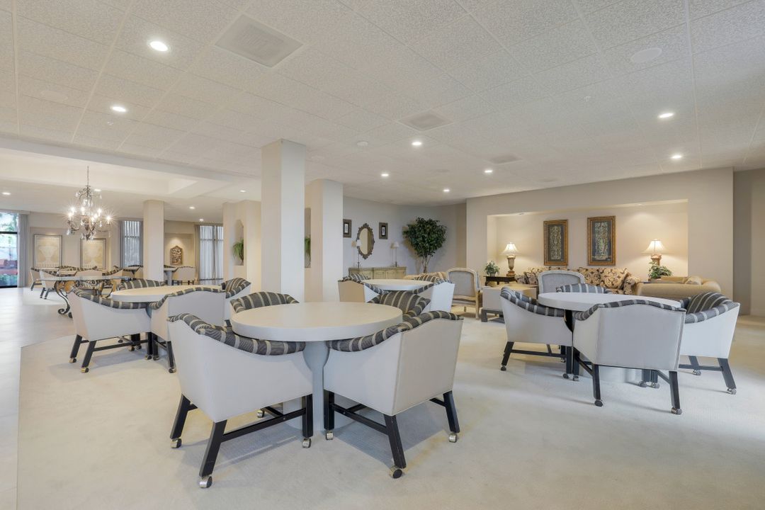 3215 Gulf Shore Blvd N #205, Naples, FL 34103