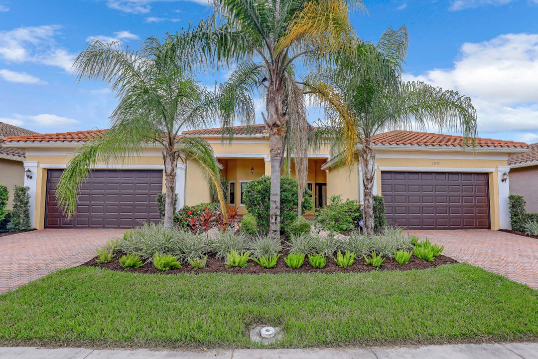 13395 Silktail Dr, Naples, FL 34109