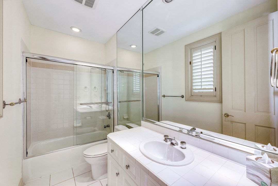 925 Spyglass Ln, Naples, FL 34102