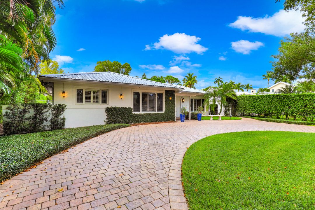 349 2nd Ave N, Naples, FL 34102