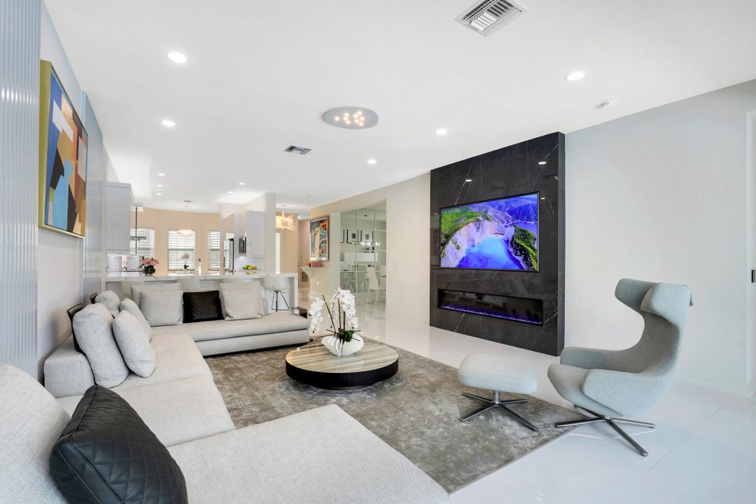 4448 Aurora St, Naples, FL 34119