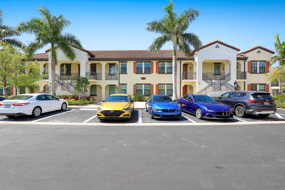15130 Palmer Lake Cir #203, Naples, FL 34109