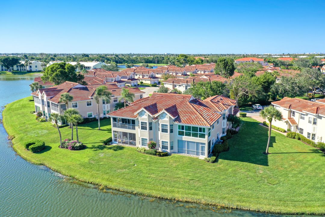 3552 Windjammer Cir #902, Naples, FL 34112
