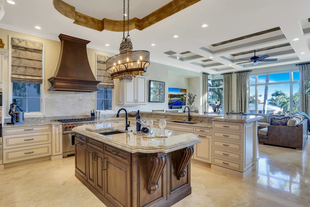 172 Seabreeze Ave, Naples, FL 34108