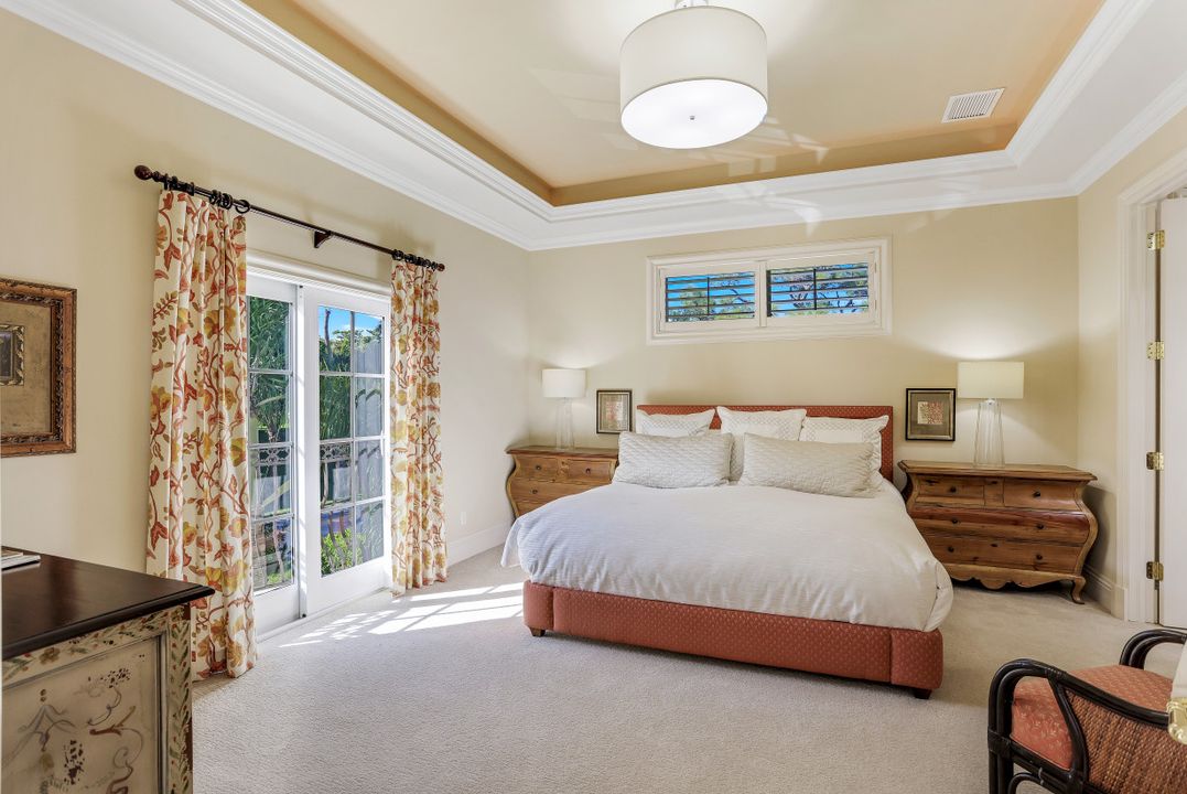 33 3rd St S, Naples, FL 34102