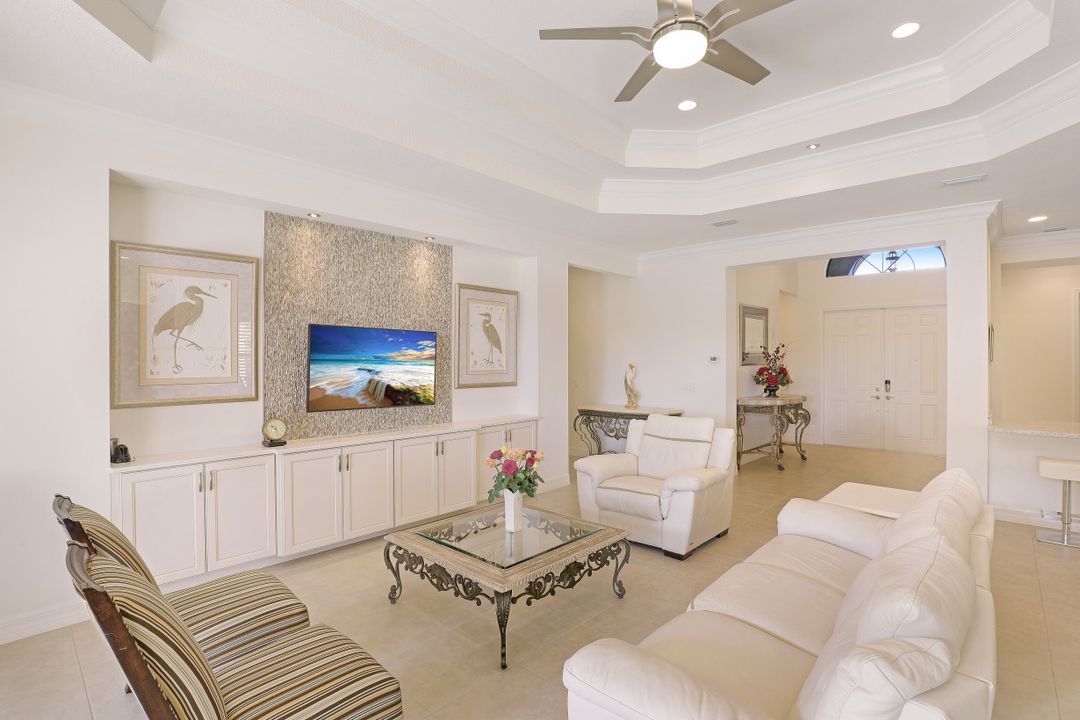 2760 Crystal Way, Naples, FL 34119