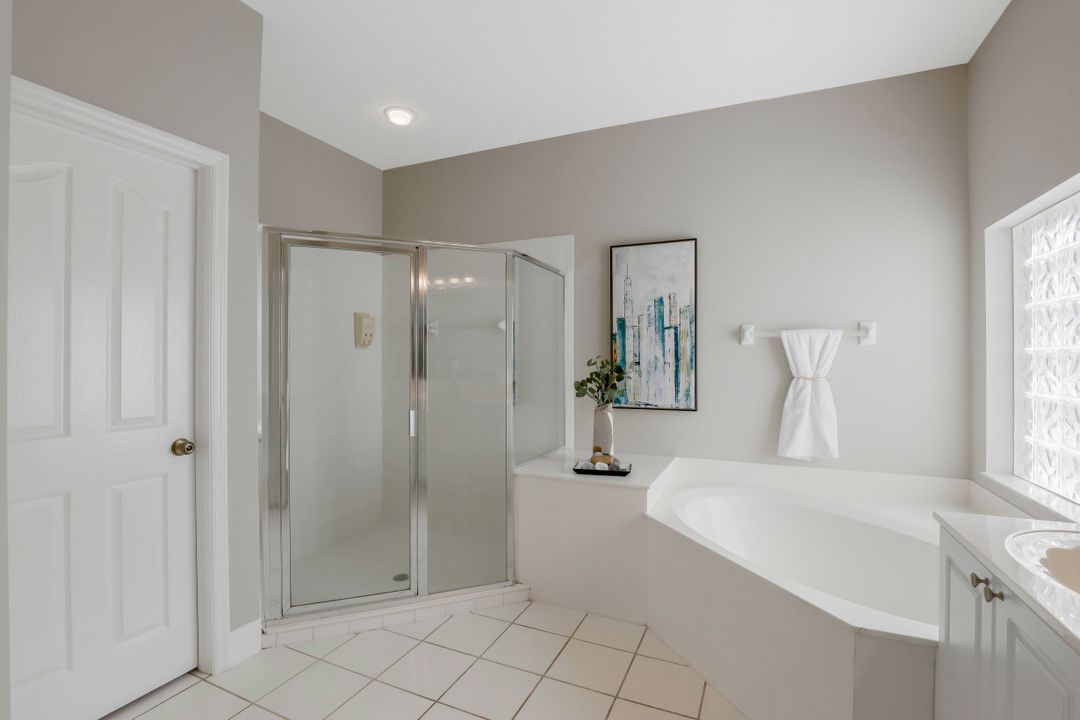 11043 Lakeland Cir, Fort Myers, FL 33913