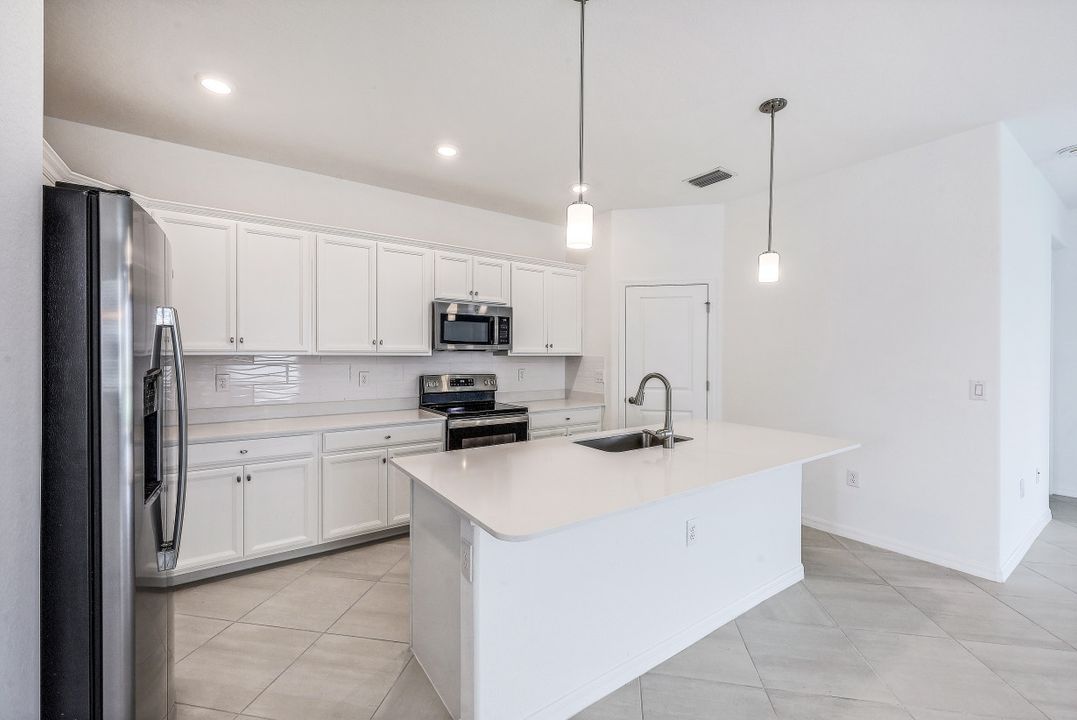 2434 Orchard St, Naples, FL 34120