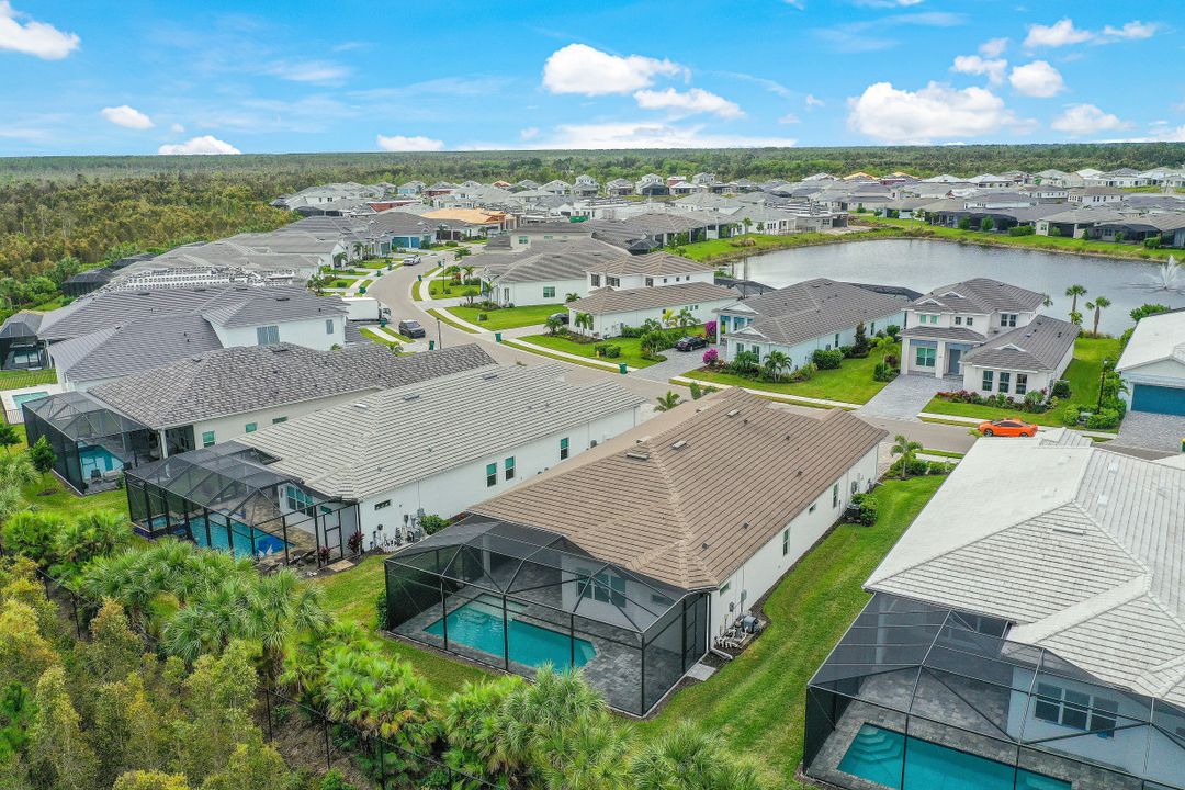 9003 Redonda Dr, Naples, FL 34114