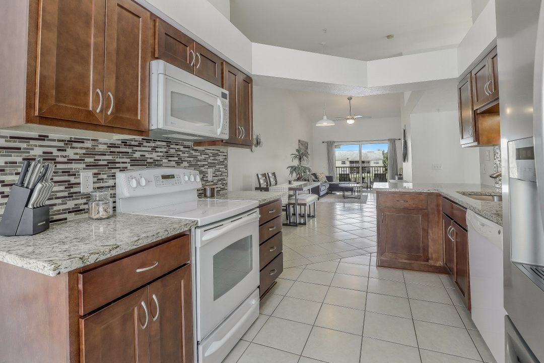 4910 Cougar Ct N #205, Naples, FL 34109