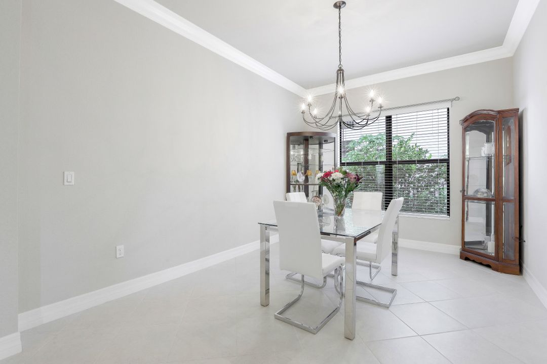 4554 Luminary Ave, Naples, FL 34119