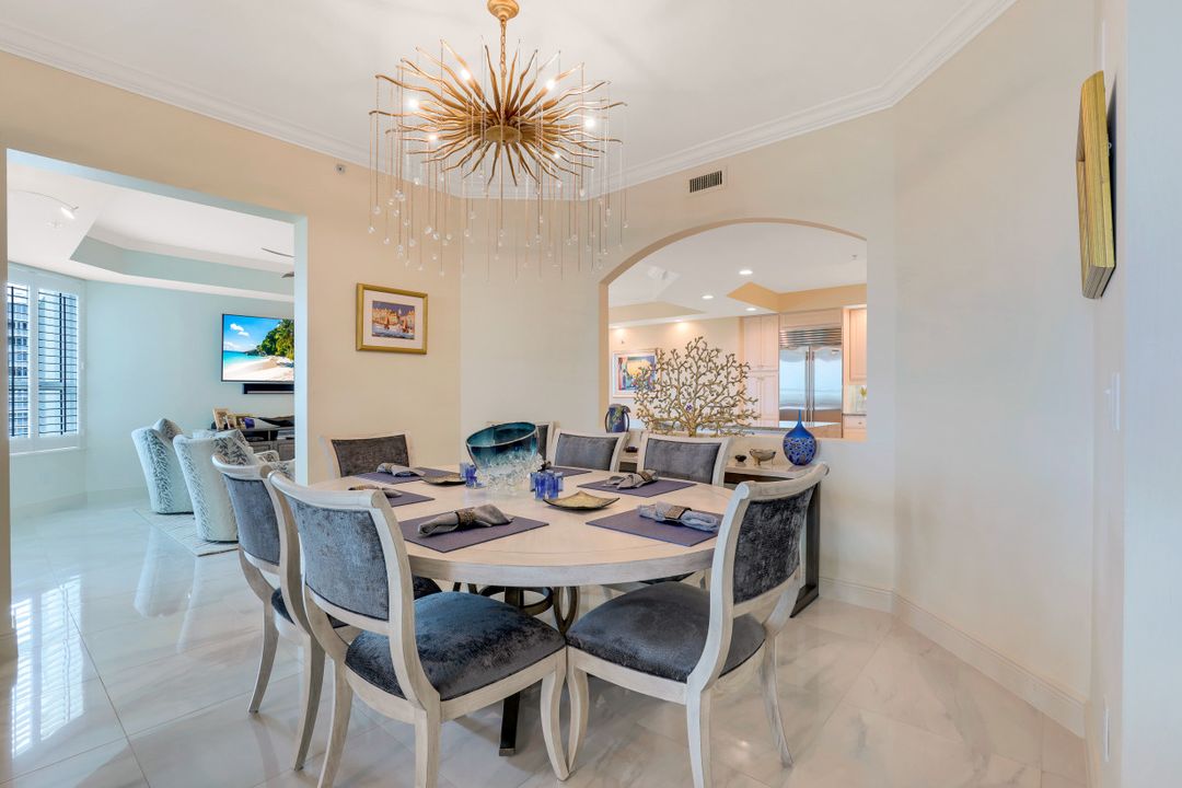 285 Grande Way #1204, Naples, FL 34110