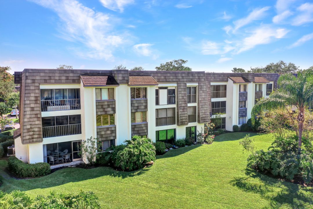 1617 Spoonbill Ln, Naples, FL 34105