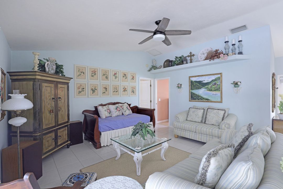 3870 SE 13th Pl, Cape Coral, FL 33904
