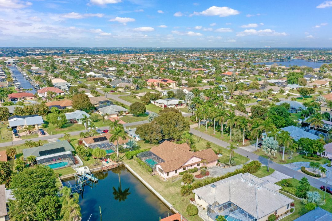 5208 SW 9th Pl, Cape Coral, FL 33914