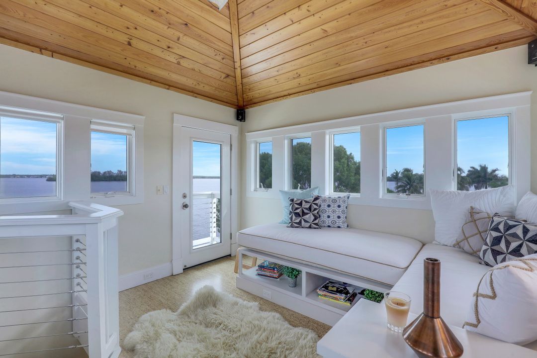 4559 E Riverside Dr, Fort Myers, FL 33905