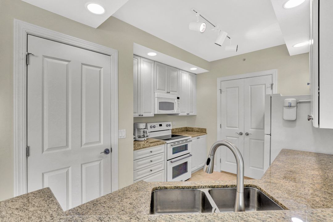 2825 Palm Beach Blvd #519, Fort Myers, FL 33916