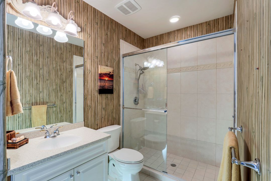 5958 Amberwood Dr, Naples, FL 34110