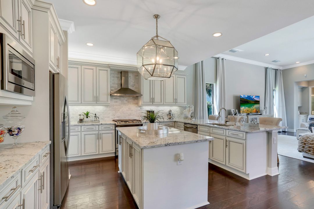 4600 Azalea Dr, Naples, FL 34119