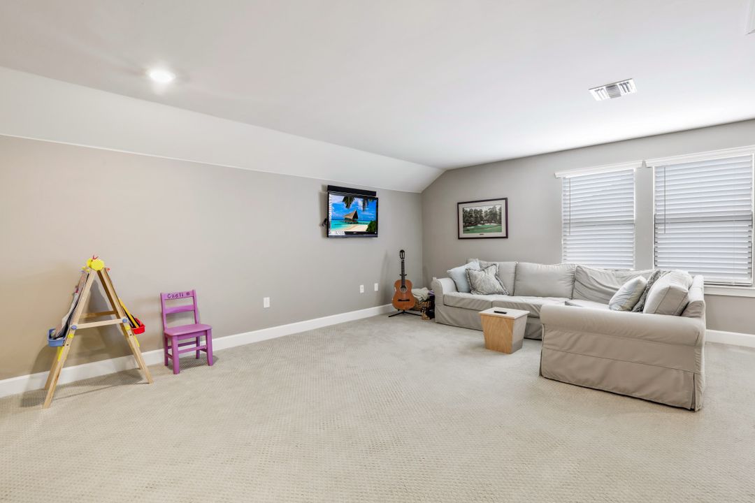 9373 Surfbird Ct, Naples, FL 34120