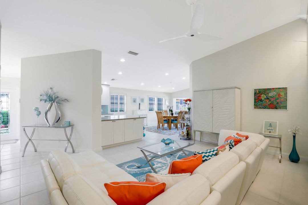 3868 Yakobi Ln, Naples, FL 34119