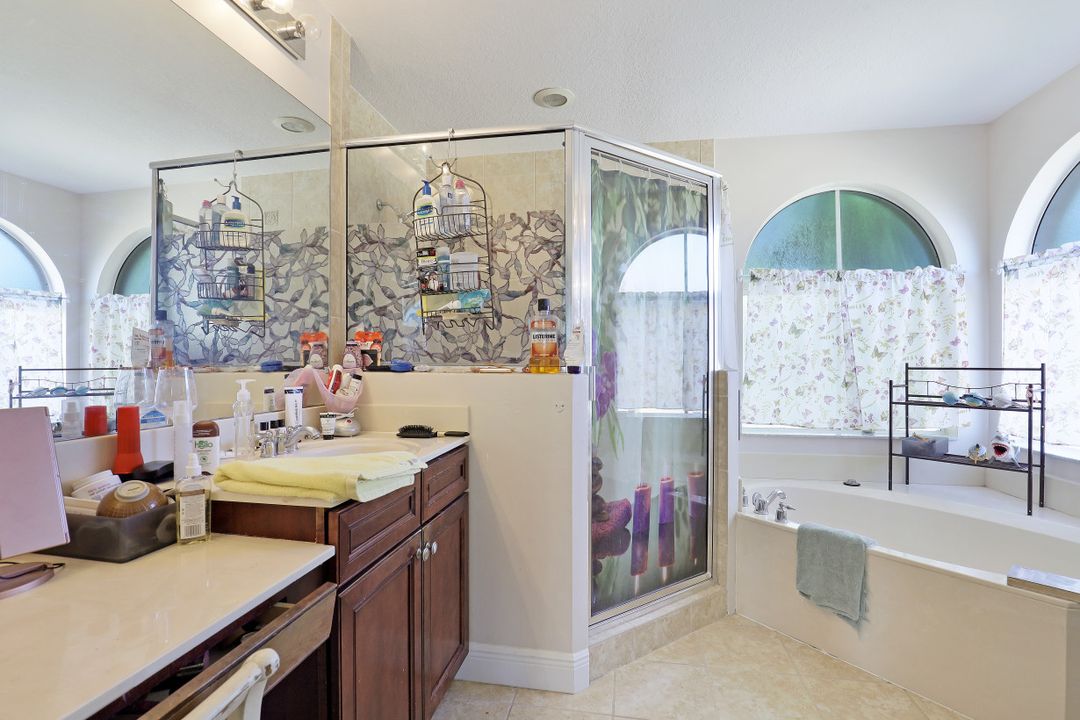 1697 Birdie Dr, Naples, FL 34120