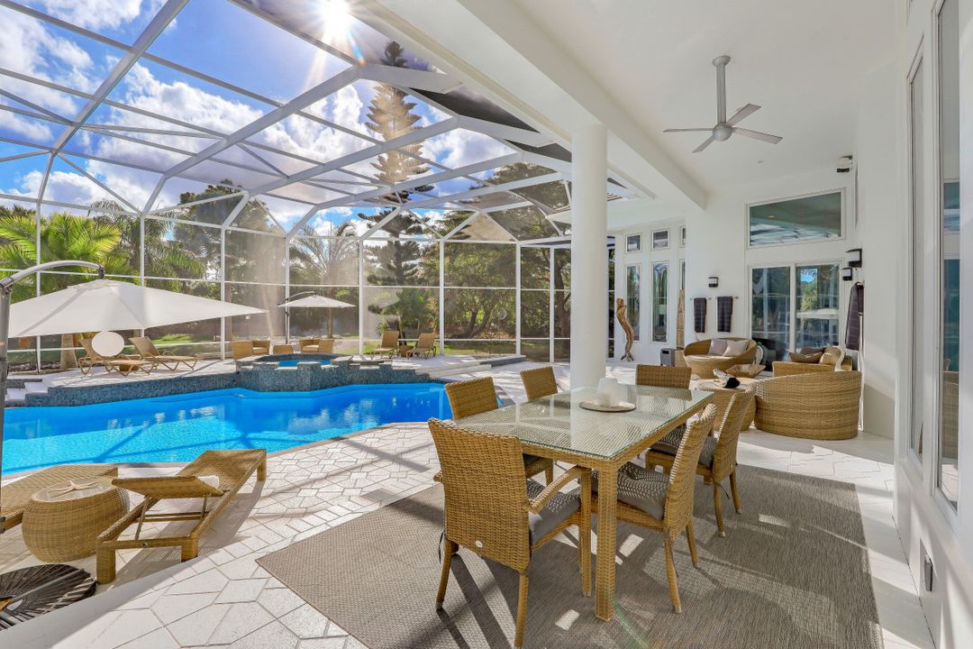 6262 Standing Oaks Ln, Naples, FL 34119