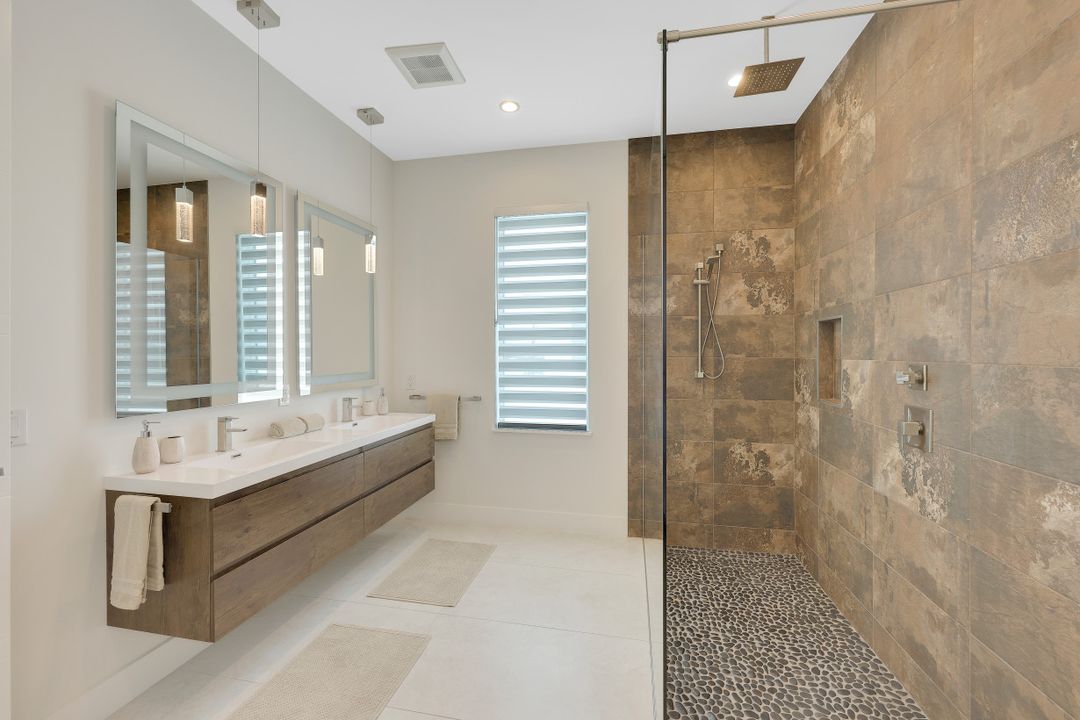 5084 Sorrento Ct, Cape Coral, FL 33904