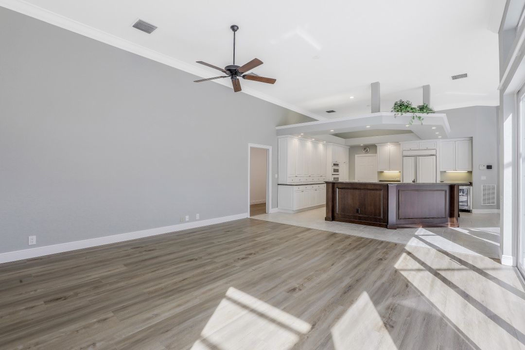 518 Wedgewood Way, Naples, FL 34119