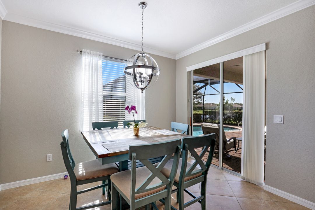 2262 Vermont Ln, Naples, FL 34120