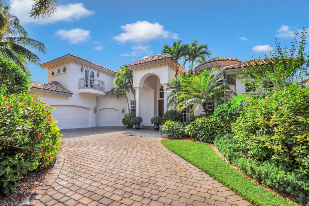 660 Riviera Dr, Naples, FL 34103