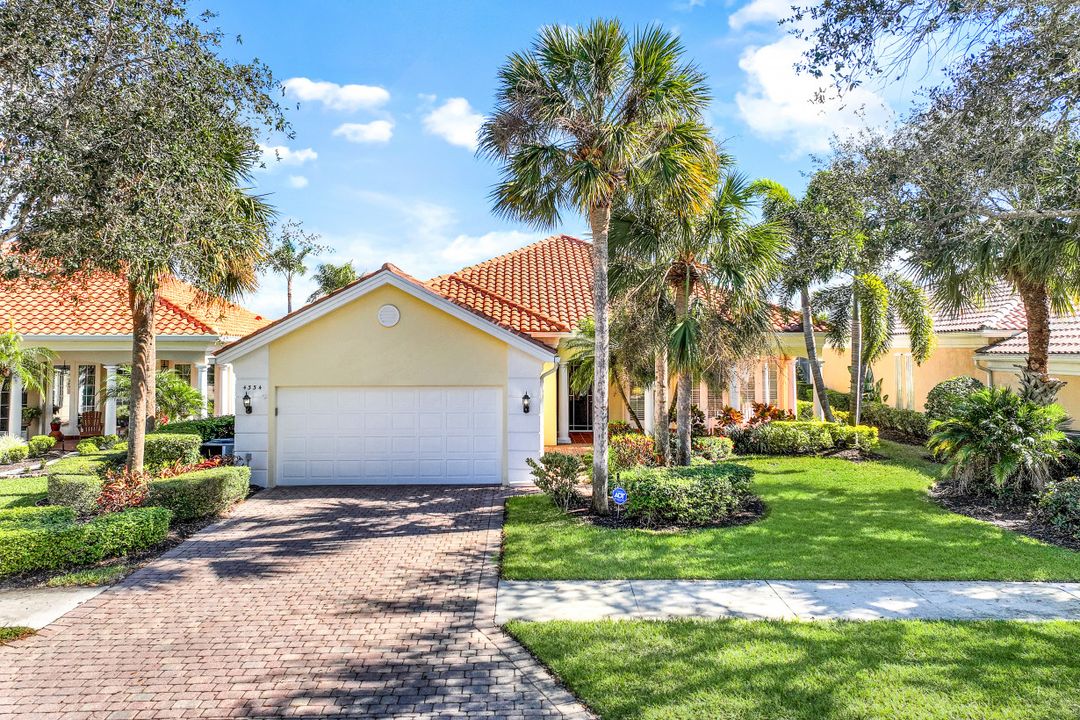 4334 Queen Elizabeth Way, Naples, FL 34119