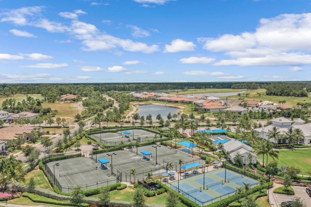 9610 Everglades Dr, Naples, FL 34120