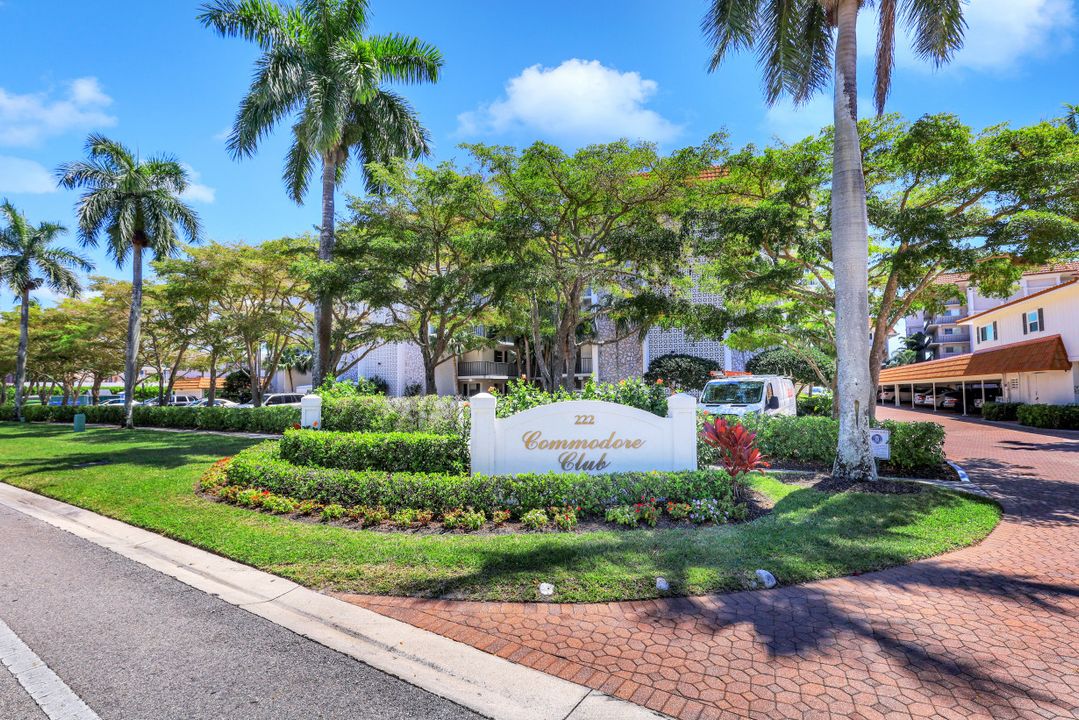 222 Harbour Dr #104, Naples, FL 34103