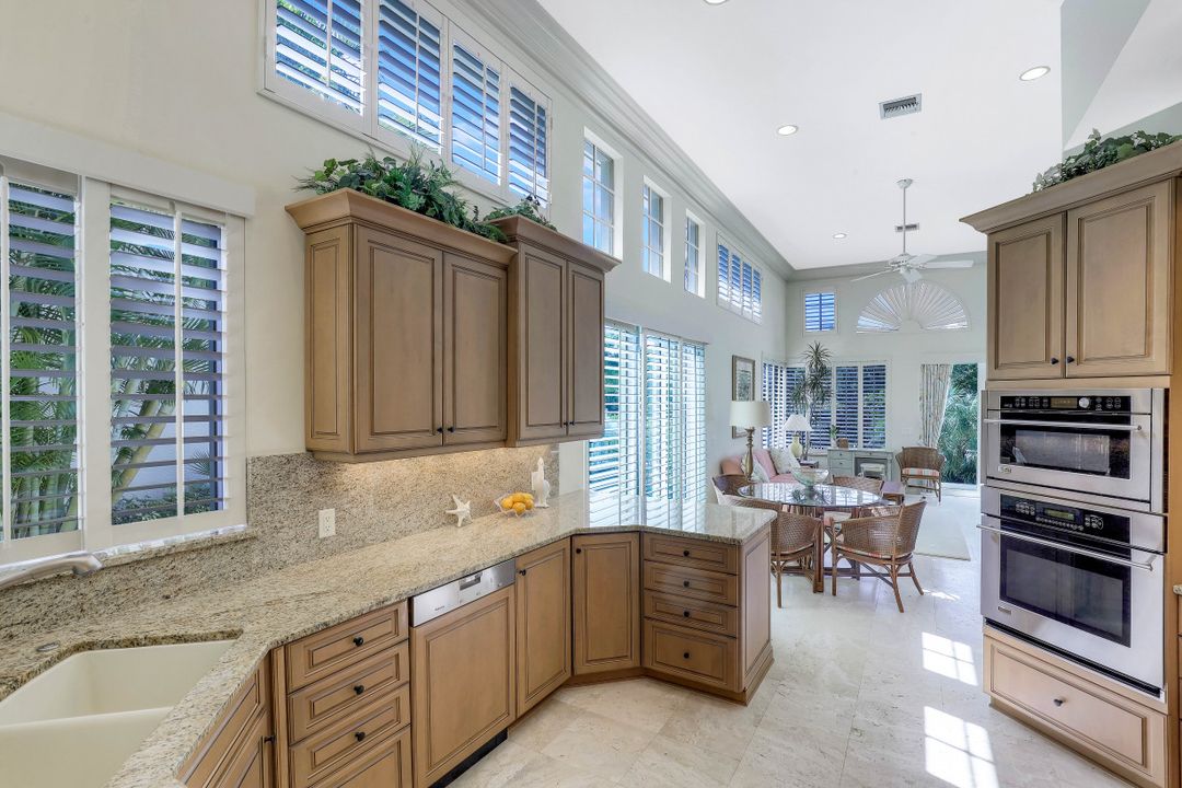 8089 Via Vecchia, Naples, FL 34108