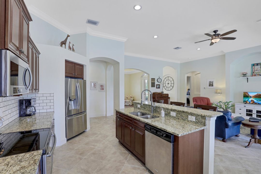 9746 Nickel Ridge Cir, Naples, FL 34120