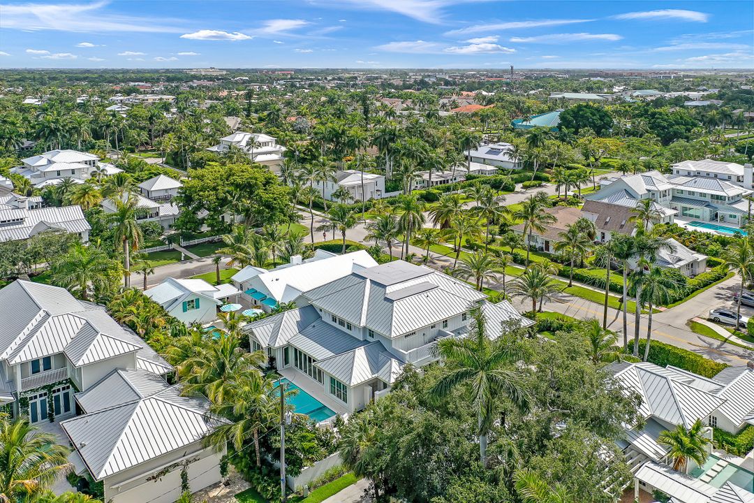 1040 2nd St S, Naples, FL 34102