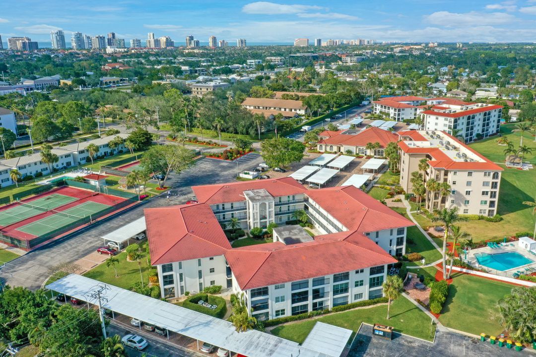 53 High Point Cir W #107, Naples, FL 34103