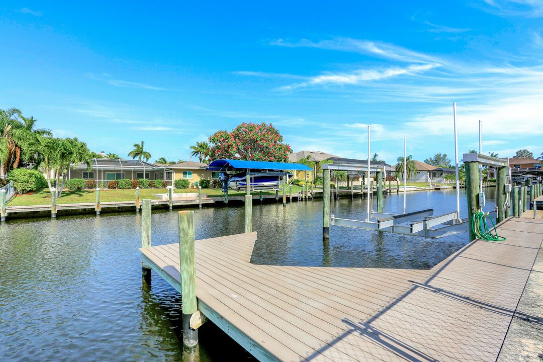 5811 SW 1st Pl, Cape Coral, FL 33914