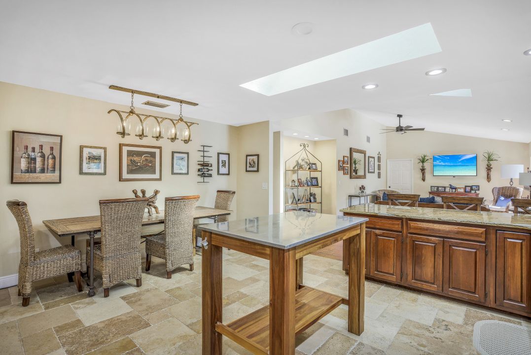 6846 Trail Blvd, Naples, FL 34108