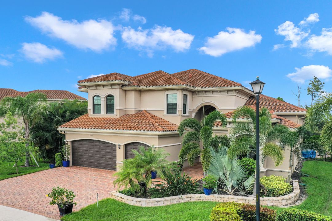 2934 Cinnamon Bay Cir, Naples, FL 34119