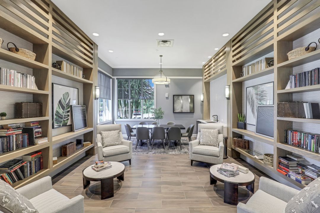 8961 Mustique Ln, Naples, FL 34114