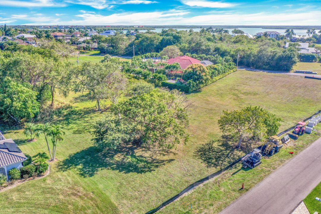 881 Inlet Dr, Marco Island, FL 34145